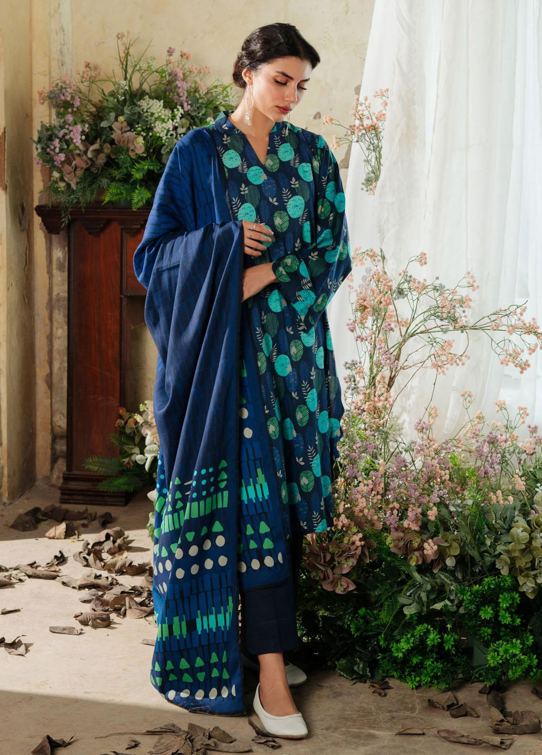 Sahar Printed Viscose Suits Unstitched 3 Piece SHR23WV SVC-V2-23-03 - Winter Collection