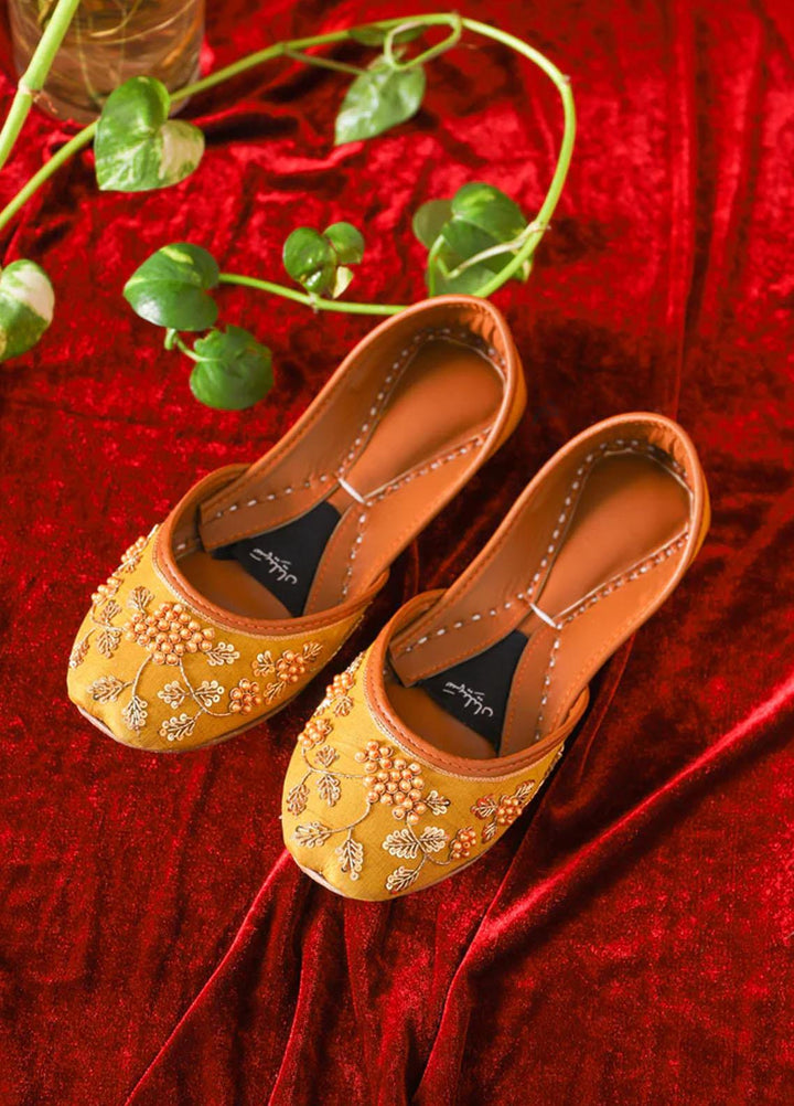 Saheliyan Festive Style   Khussay TIA NAYA00TIA114