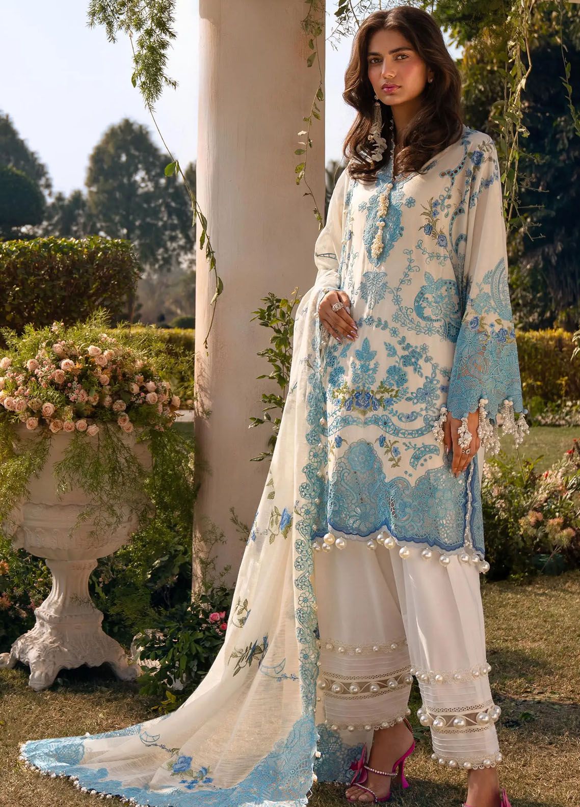 Sana Safinaz Embroidered Lawn Suits Unstitched 3 Piece SS24UL 4A