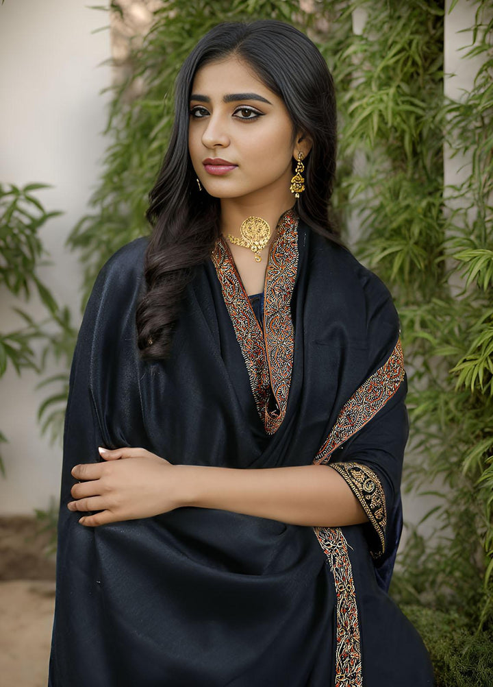 Sanaulla Exclusive Range  Pashmina  Mama D-45 Black 02 - Women Shawls