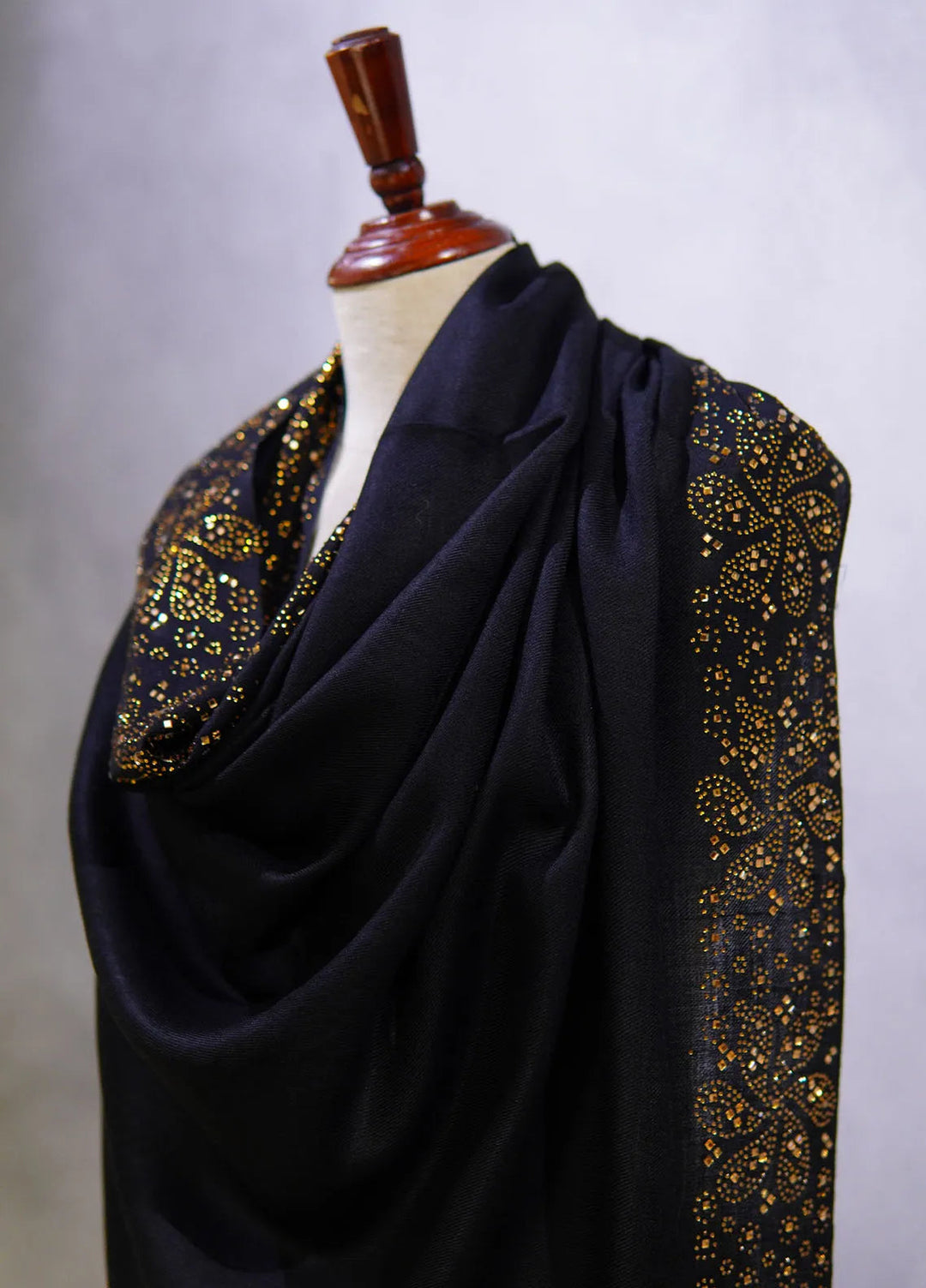 Sanaulla Exclusive Range Pashmina Shawl MAMA D-19 Black - Winter Collection