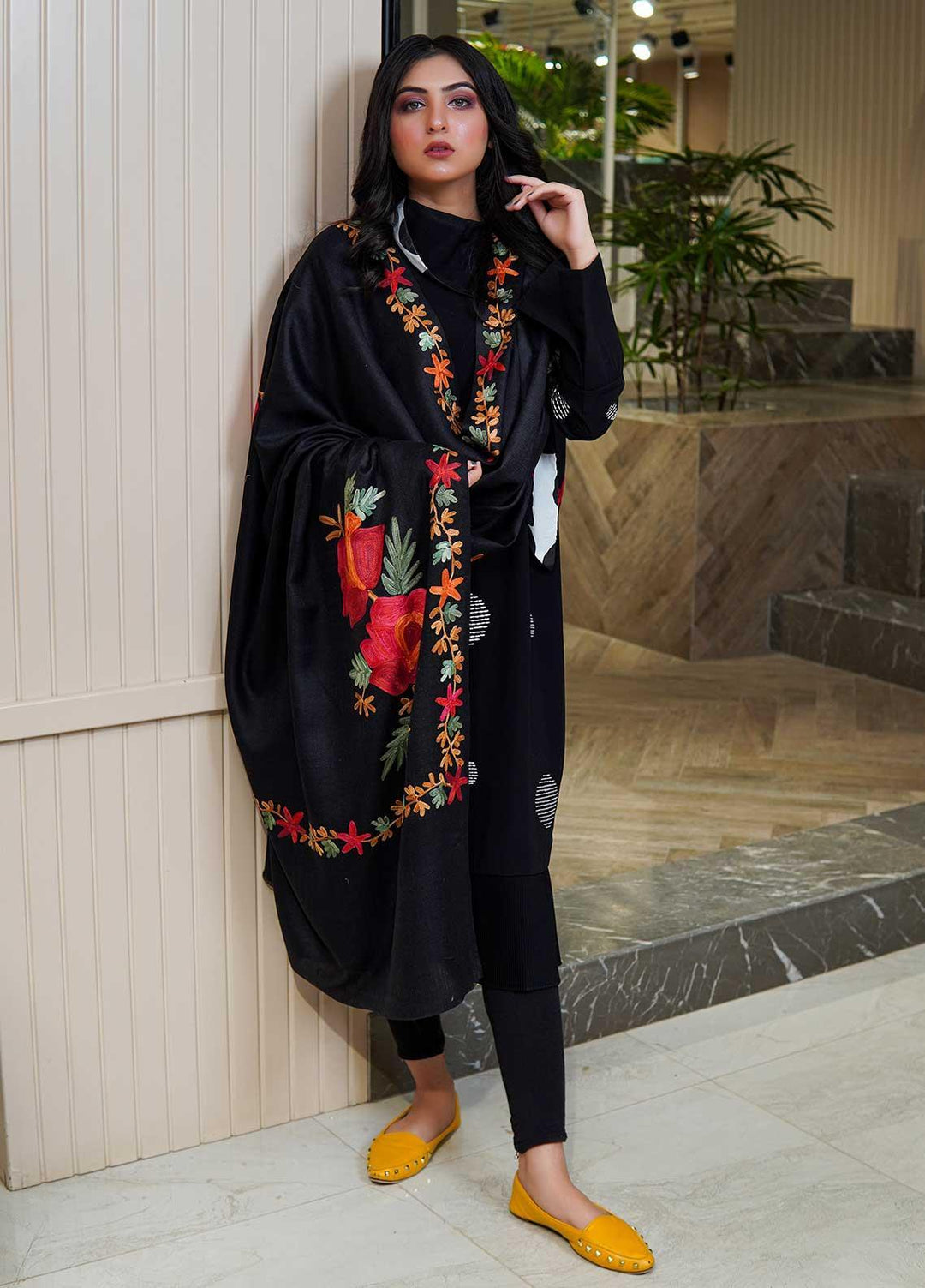 Sanaulla Exclusive Range  Pashmina  Shawls MAMA-27 Black-4 - Pashmina Shawls