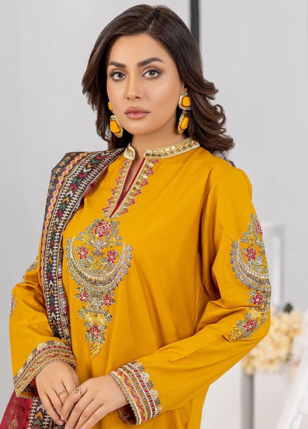 Madame Pret Embroidered Lawn 3 Piece Suit MDM23S 2610