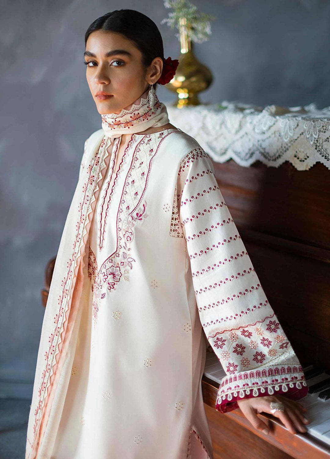 Sunehray Din By Seran Embroidered Lawn Suits Unstitched 3 Piece SRN23SD D-05 Roshan - Festive Collection