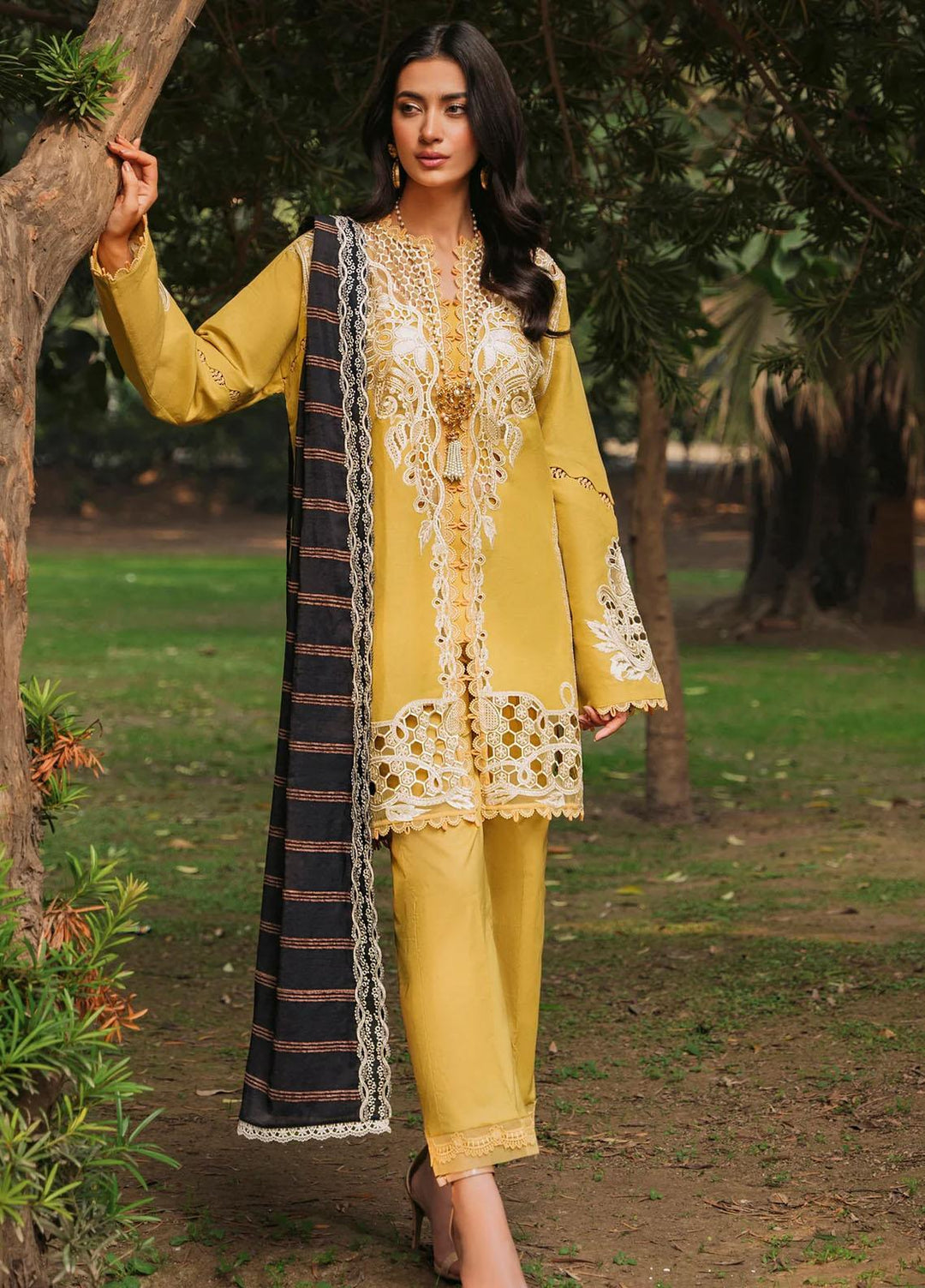 Sable Vogue Embroidered Karandi Suits Unstitched 3 Piece SV23WU SWC-05-23 - Winter Collection
