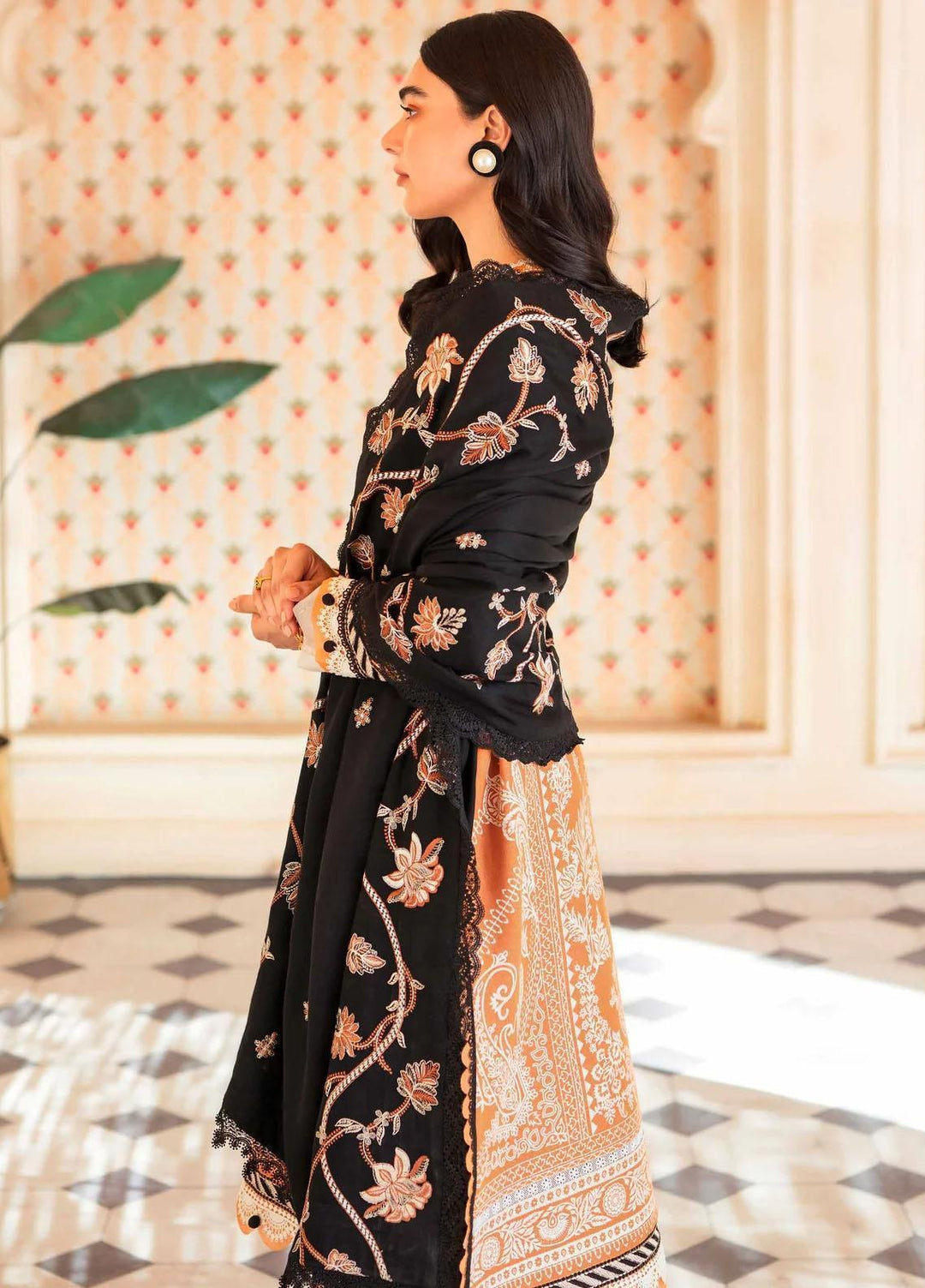 Taabeer By Seran Embroidered Karandi Suits Unstitched 3 Piece SRN23T Qurbat - Luxury Collection