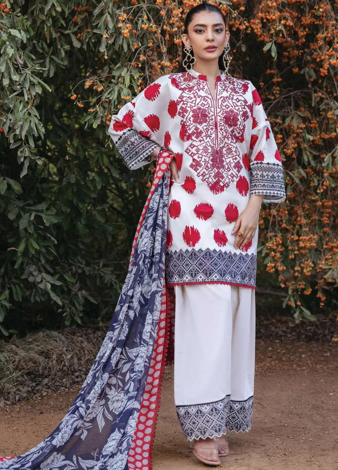 Tahra by Zainab Chottani Embroidered Lawn Suit Unstitched 3 Piece ZC24T 10A Freya - Summer Collection