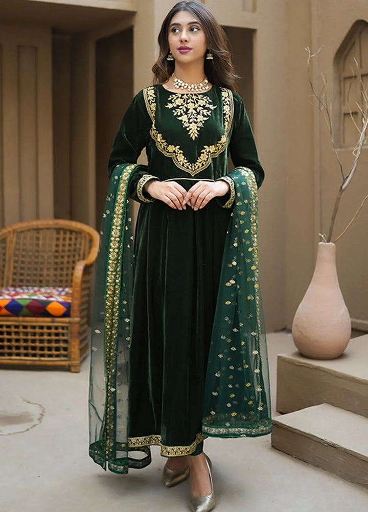 Tassawur Pret Embroidered Velvet 3 Piece Aabroo