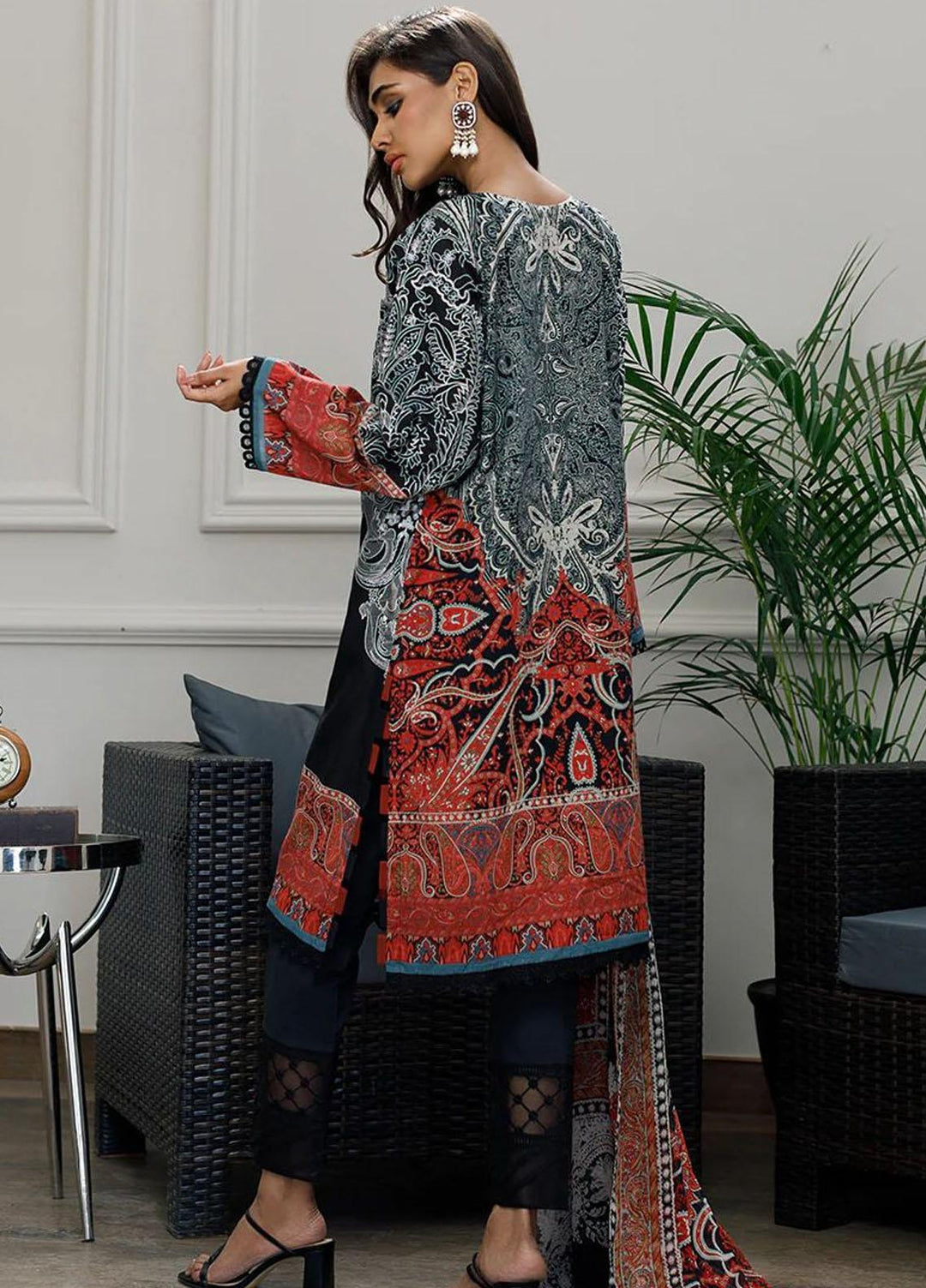 Threads & Motifs Pret  Lawn 2 Piece Suit THM23RW 7977.1