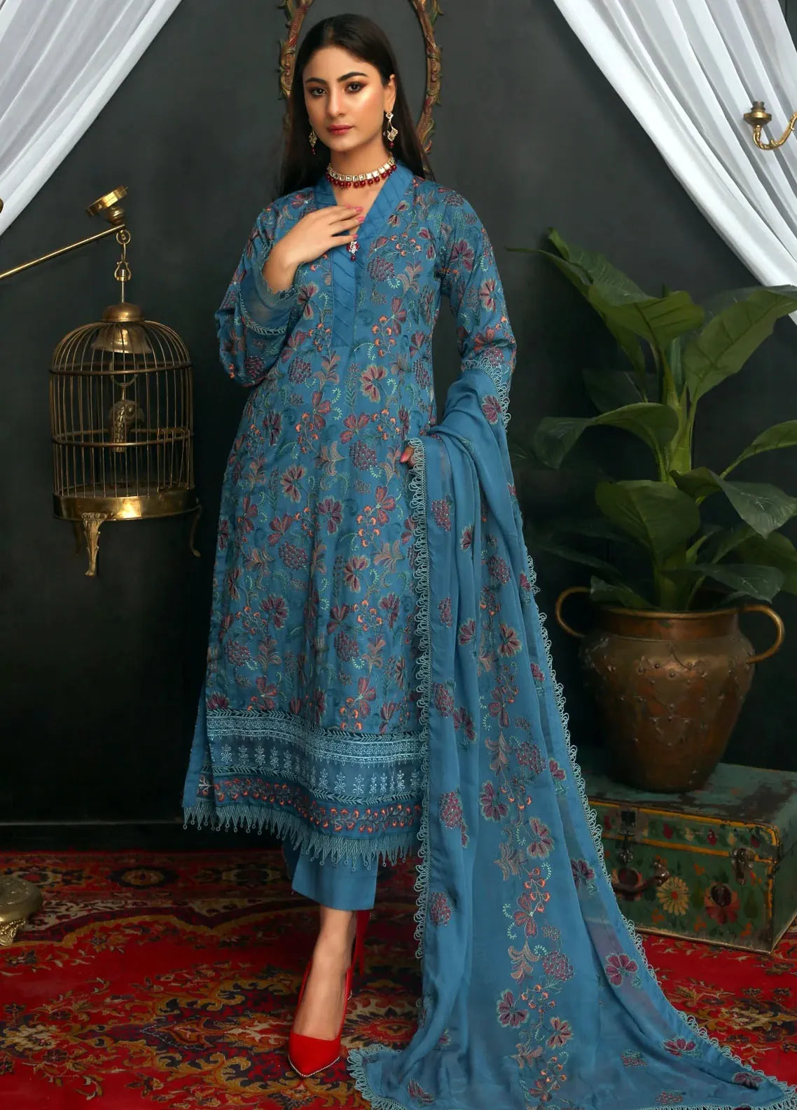 Threads And Weaves Embroidered Lawn Suit Unstitched 3 Piece L23206 ...