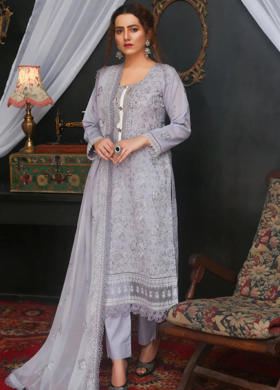 Threads And Weaves Embroidered Lawn Suit Unstitched 3 Piece L23208 ...