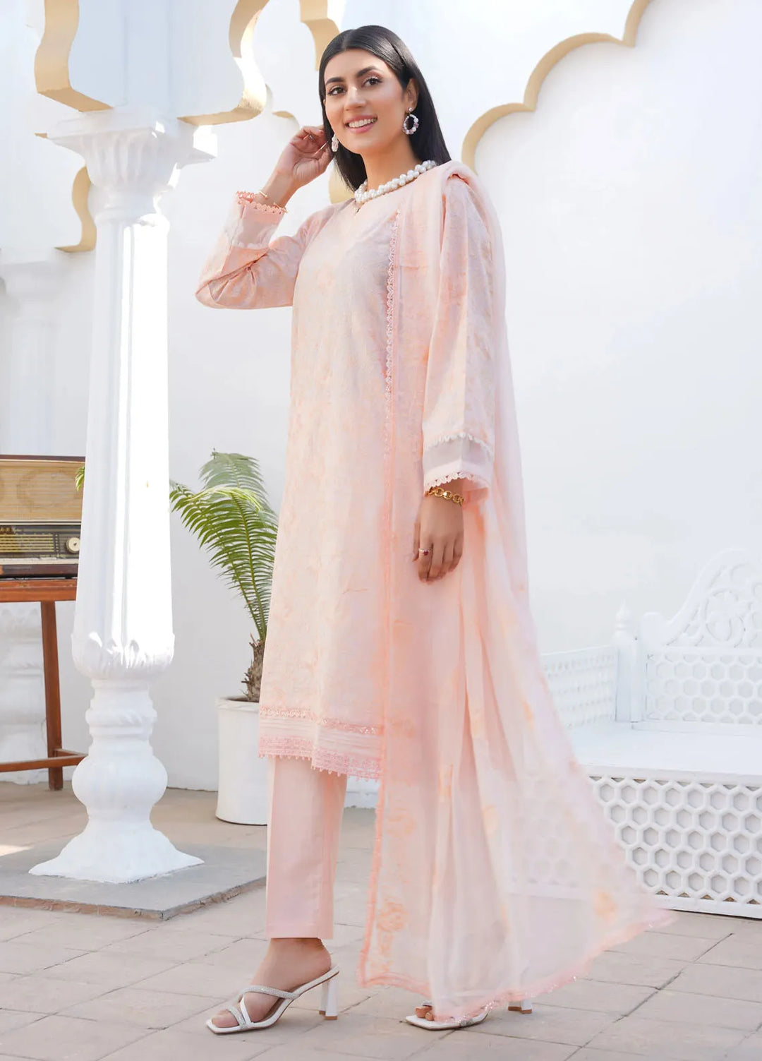 Threads And Weaves Embroidered Lawn Suit Unstitched 3 Piece L23209 ...