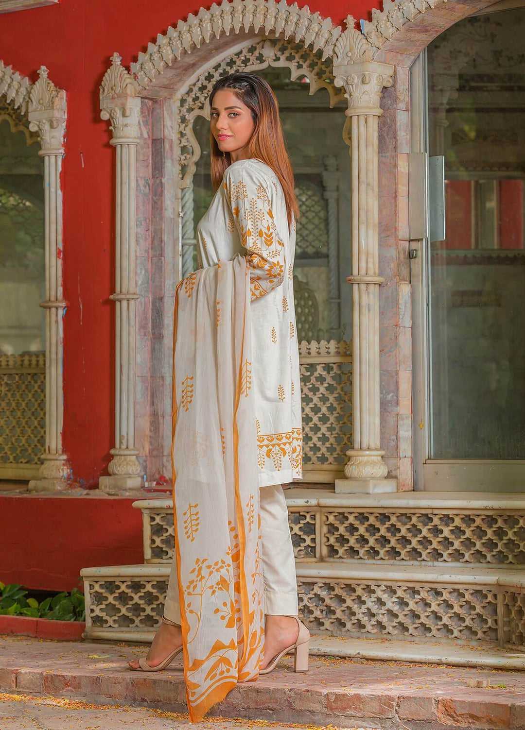 Waniya Pret Printed Lawn 3 Piece Suit PK-211A DAISY DAME