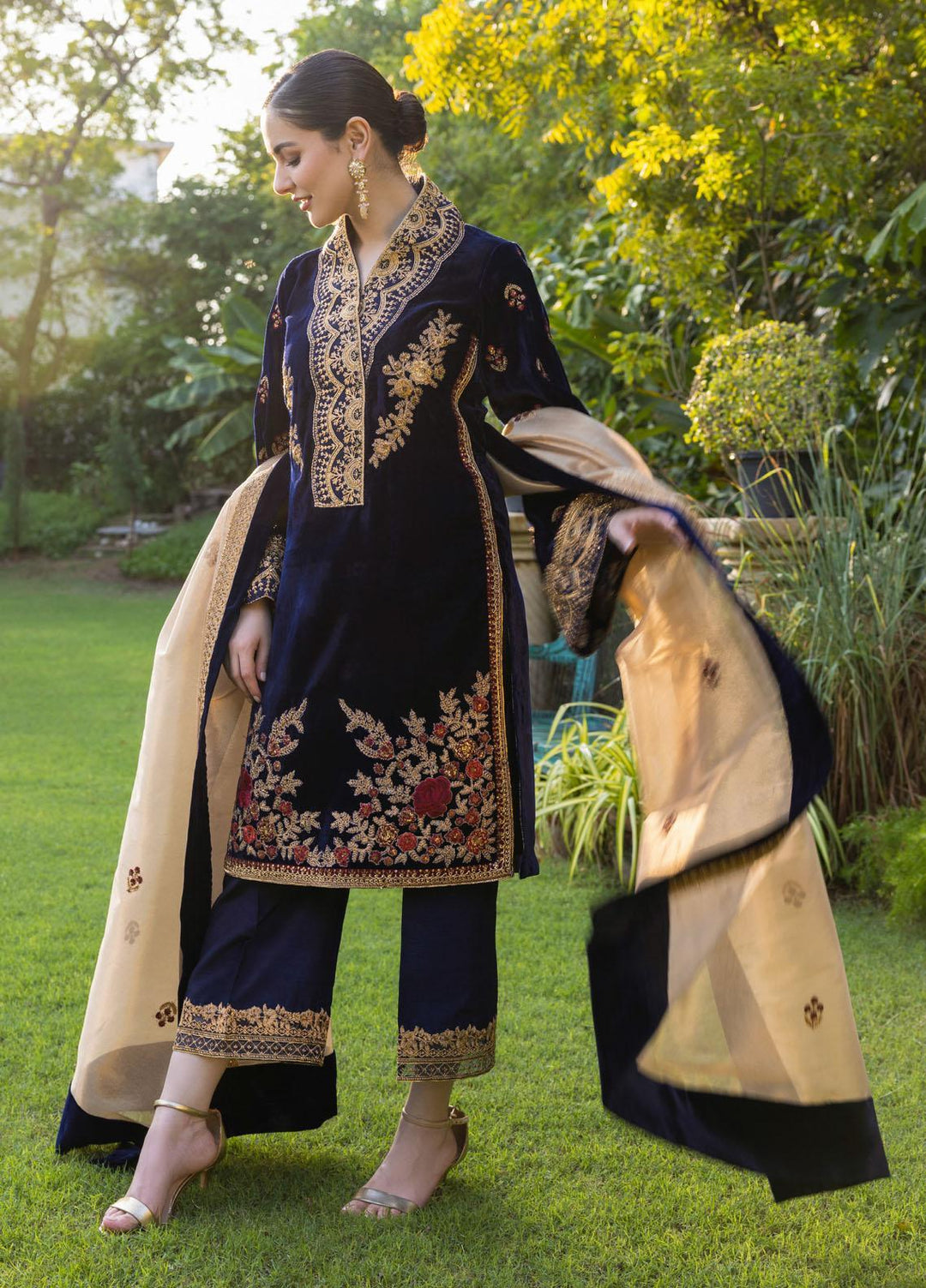 Zainab Chottani Embroidered Velvet Suits Unstitched 3 Piece ZC22V 03 Aashna - Luxury Collection